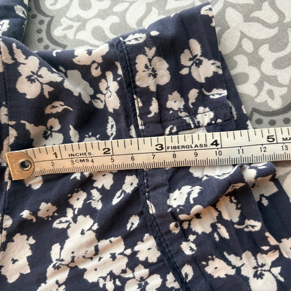 Old Navy Floral Women's Shorts - Picture 6 of 7